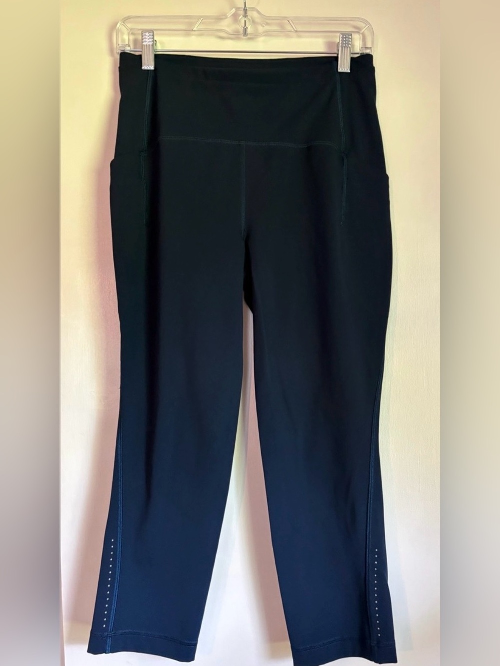 Lululemon Swift Speed Cropped Leggings with Reflective Dots Size 8- NAVY